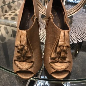 Elizabeth and James stilettos